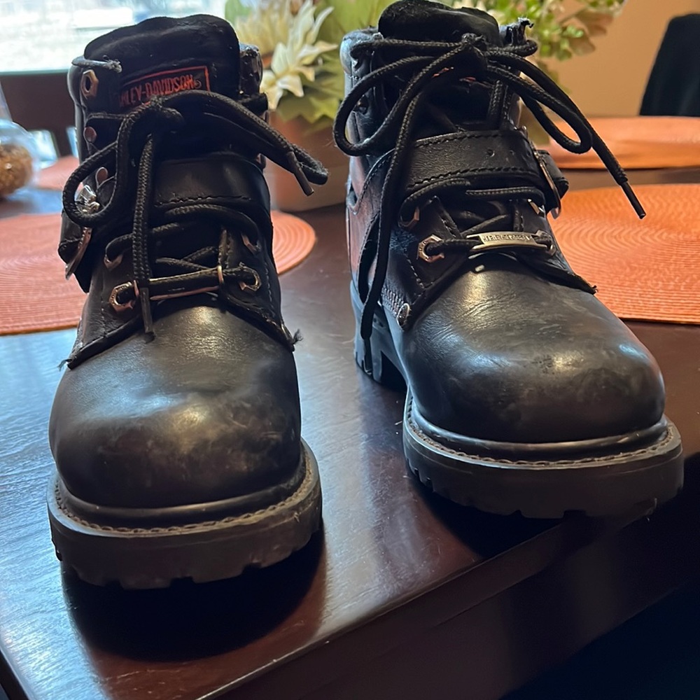 Harley Davidson boots. Size 6. Only worn a few times. Great condition